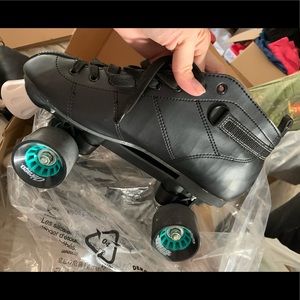 NEW Chicago Bullet Black Roller Skates with Stoppers - Size 10 Men